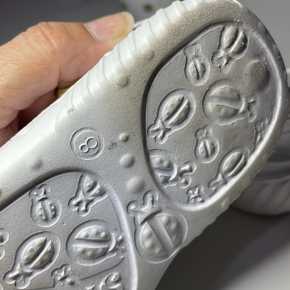 SKECHERS. KIDS SHOES. GIRLS WHITE ULTRALIGHT WHITE SHOES SIZE 8 - Picture 14 of 17